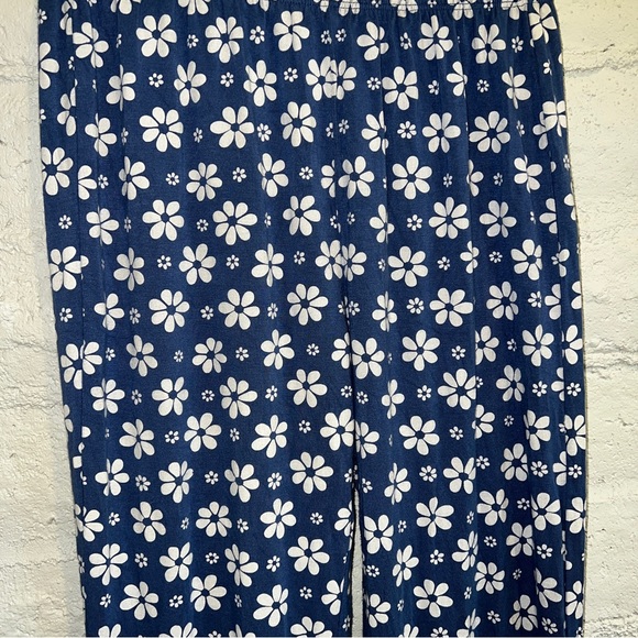 Billabong high waist flare pants w/ blue and white floral pattern - Picture 7 of 8